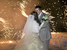 Фейерверк шоу на свадьбу — Дубна Организуем пиротехническое шоу на свадьбу. Проведение свадебных фейерверков - выполним работу качественно, безопасно, недорого. Имеется лицензия на организацию пиротехнического шоу.&nbsp;Предоставьте все хлопоты по организации свадебного фейерверка профессионалам — Дубна! организация и проведение фейерверк шоу от магазина пиротехники   — Дубна