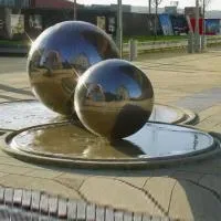 Фонтан из 2 стальных шаров (518906) ∅ 1 и ∅ 1,5 м. Дубна 