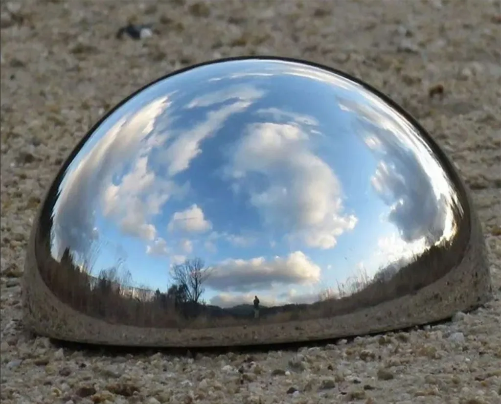 Стальные полусферы в Дубне 